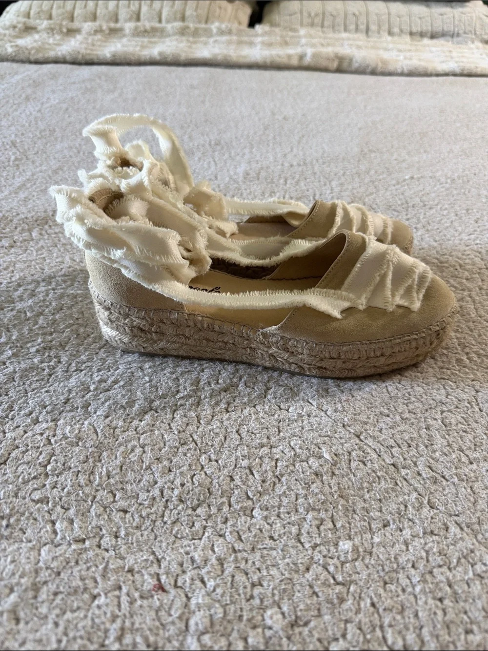 FREE PEOPLE DESTINO ESPADRILLE PLATFORMS IN ECRU Size 39/8.5